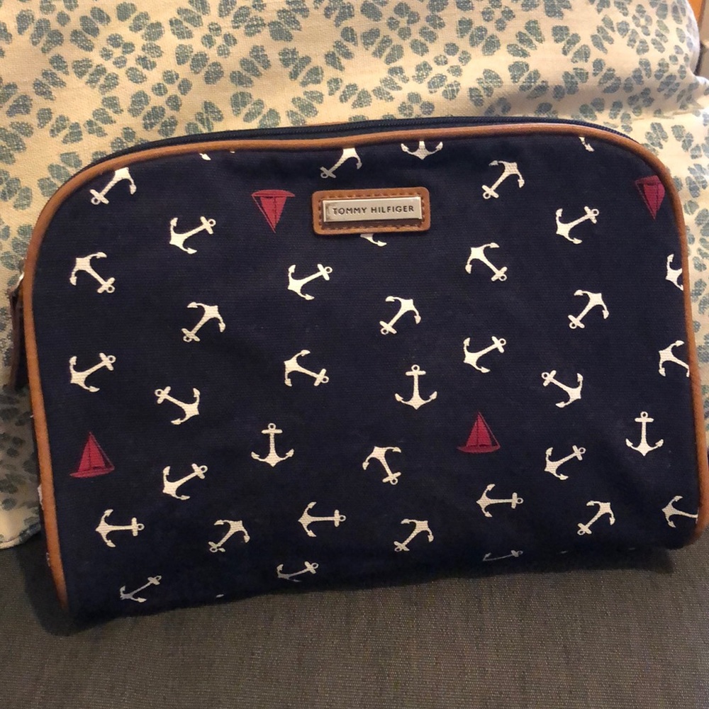 Tommy Hilfiger makeup bag⚓️